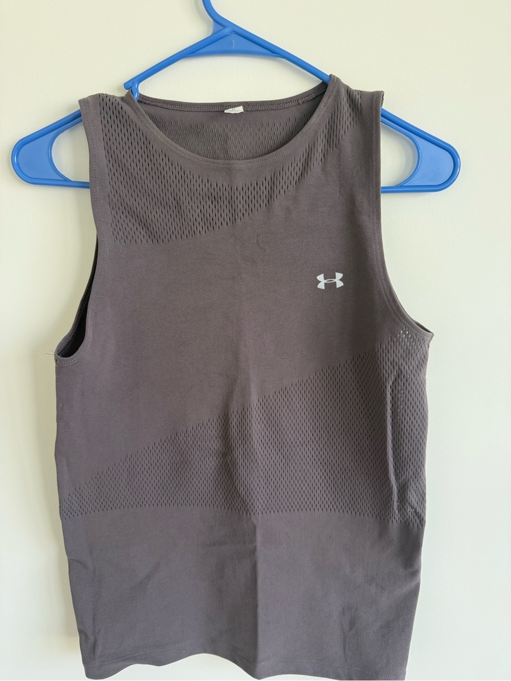 Under Armour women's Sleeveless Training Tank - Charcoal Gray